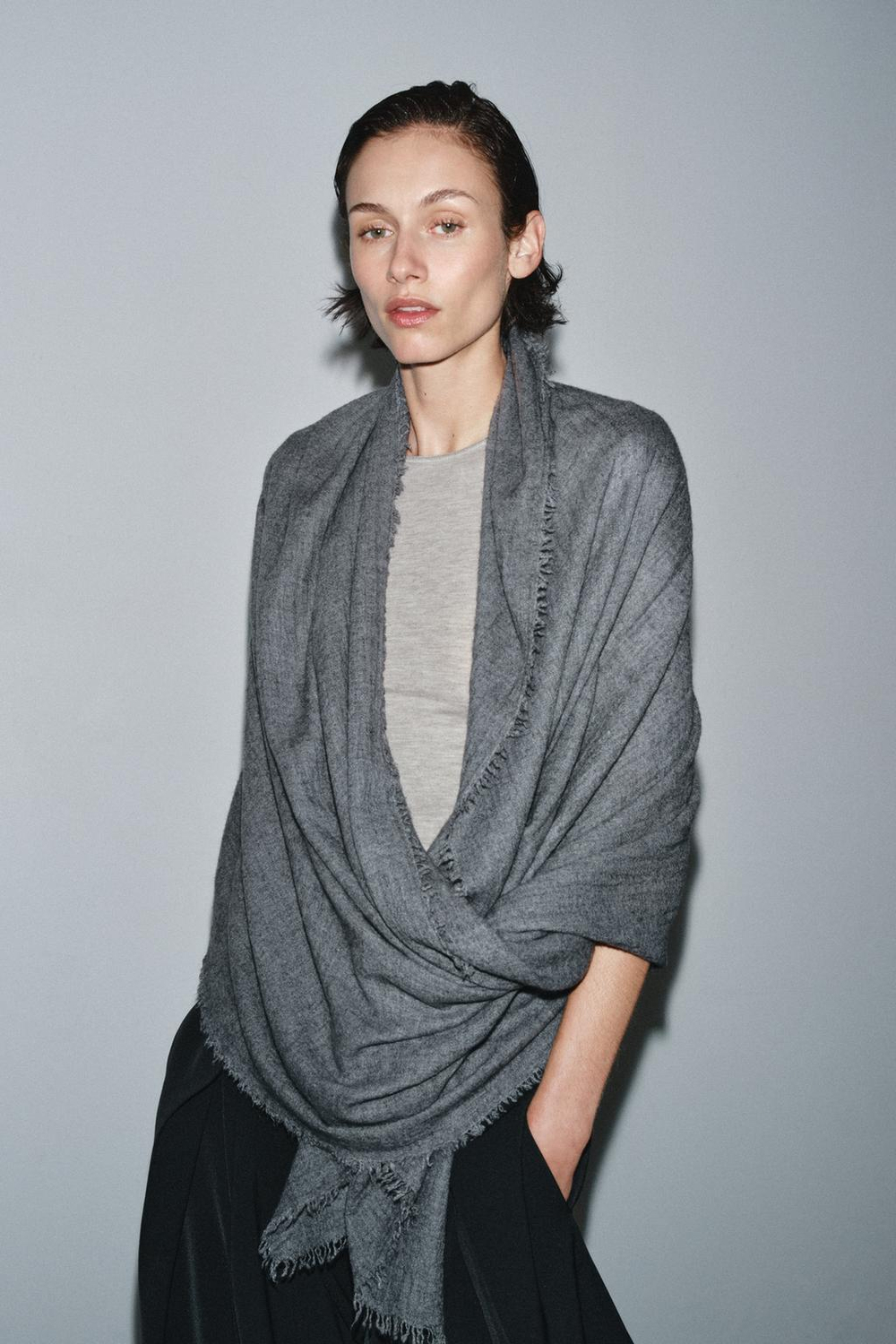 ZARA ШАРФ С БАХРОМОЙ ИЗ ШЕРСТИ, СЕРЫЙ