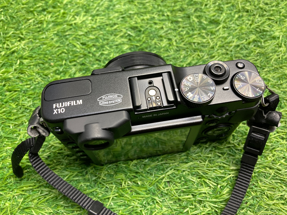 FujiFilm X10
