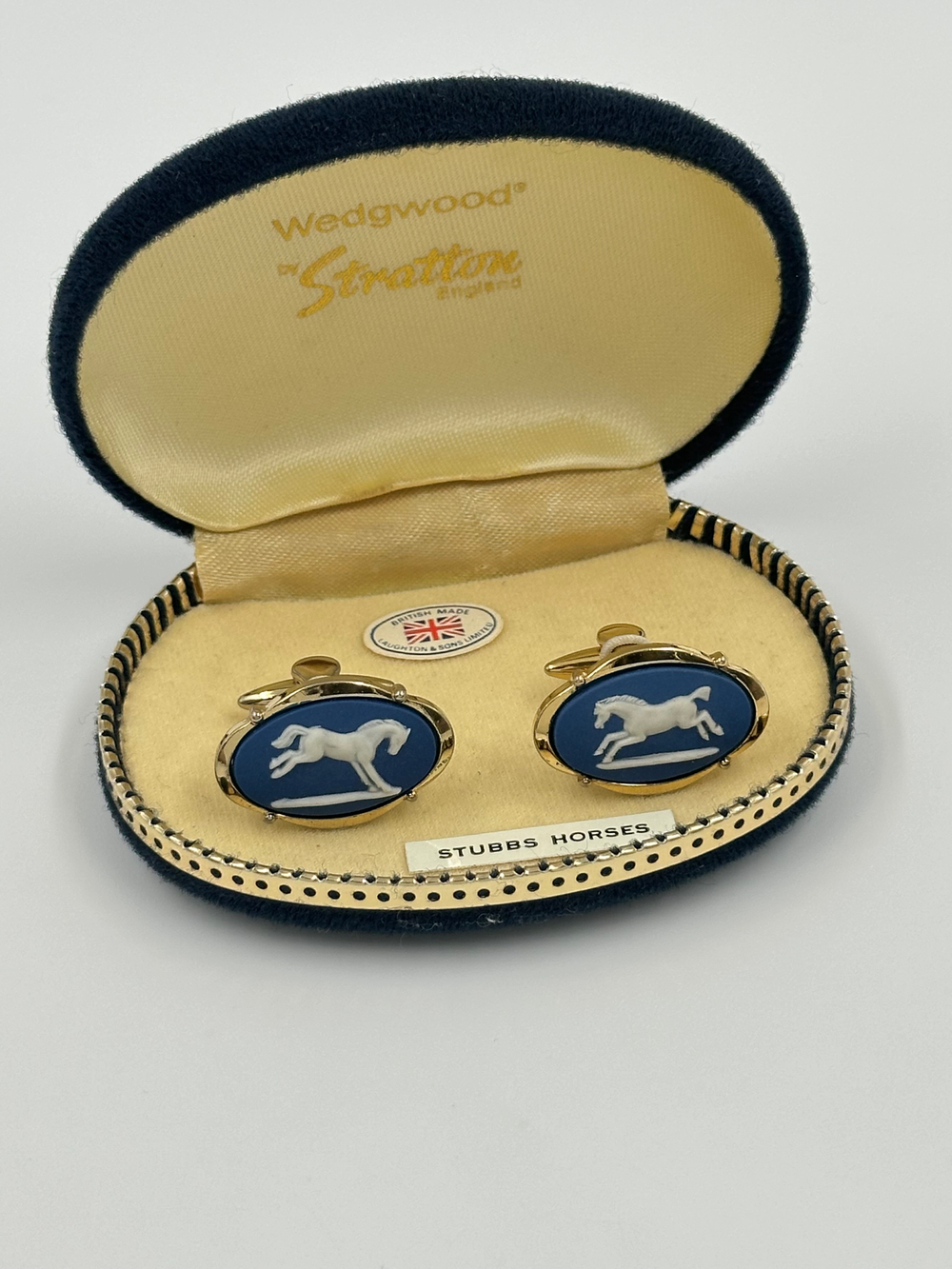 Запонки с лошадьми Wedgwood