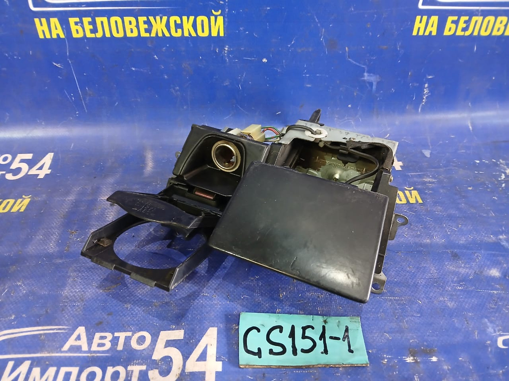 Пепельница TOYOTA CROWN 1997