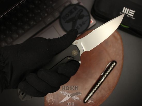Складной нож WE Knife 37 910E c клинком из стали Böhler M390 Microclean®, рукоять титан