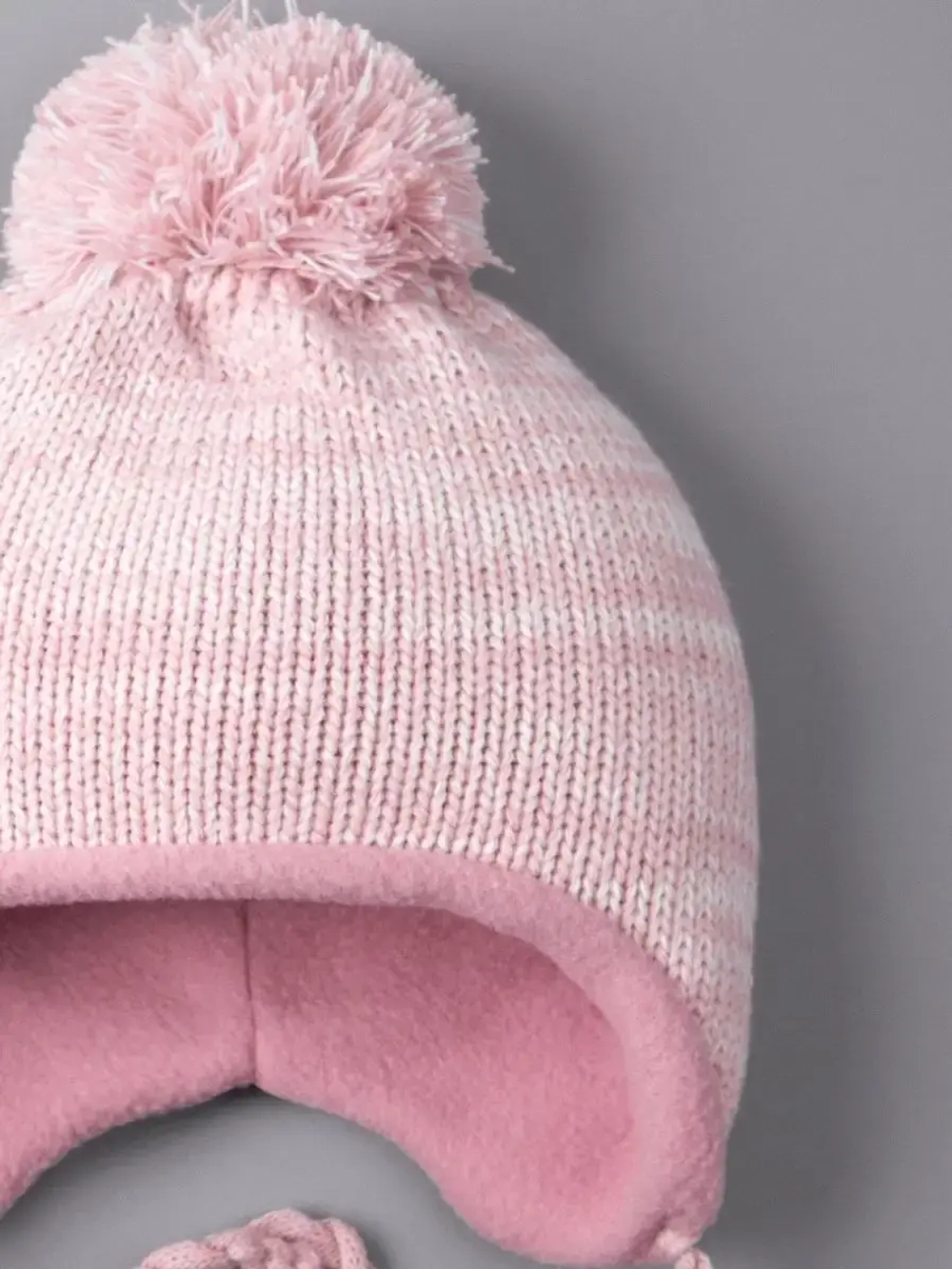 Шапка детская вязаная осенняя на завязках