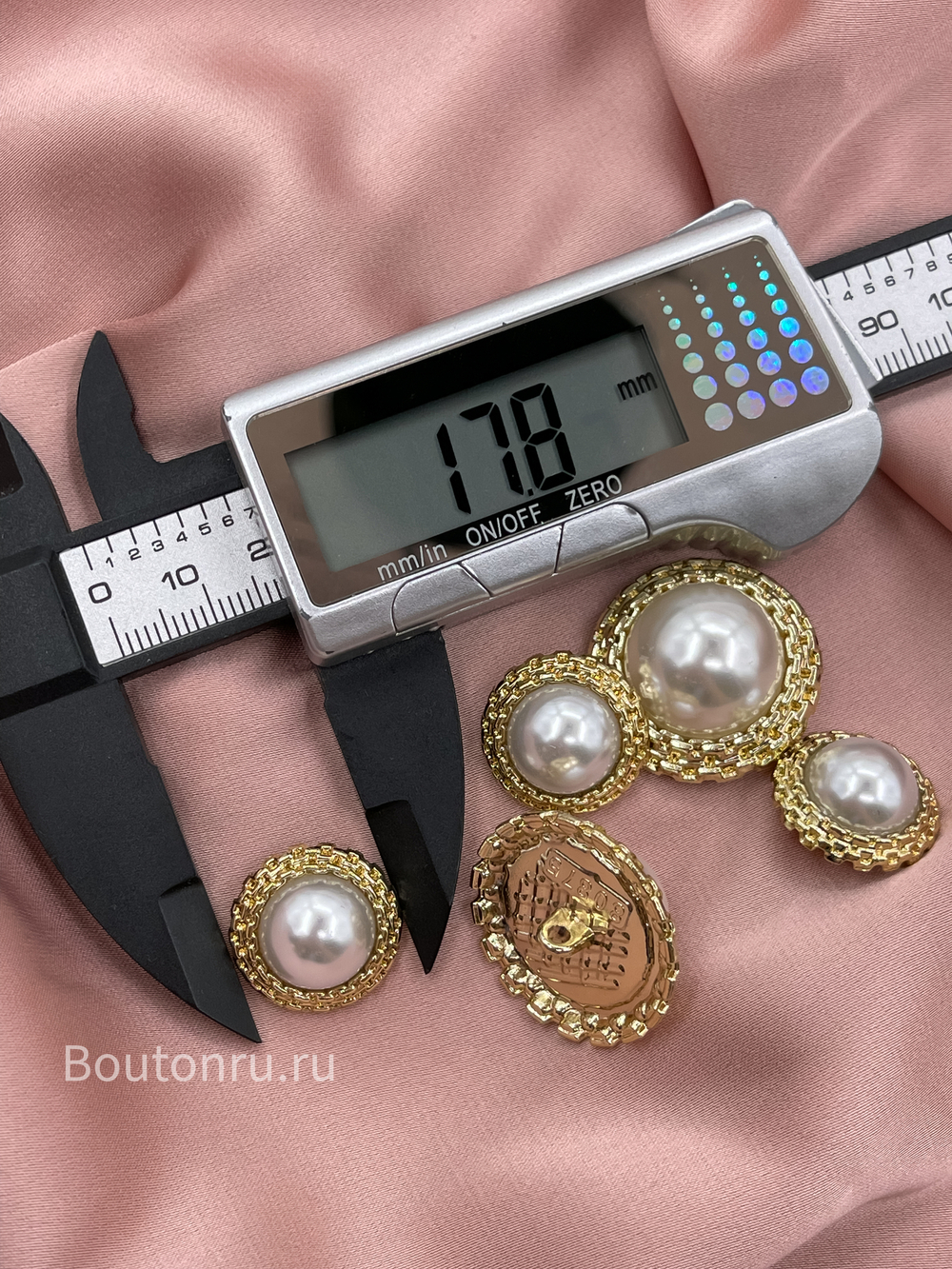 Пуговицы золотистые жемчуг цепь