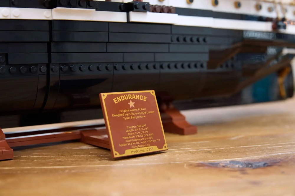 Конструктор LEGO Icons 10335 Модель корабля Выносливость