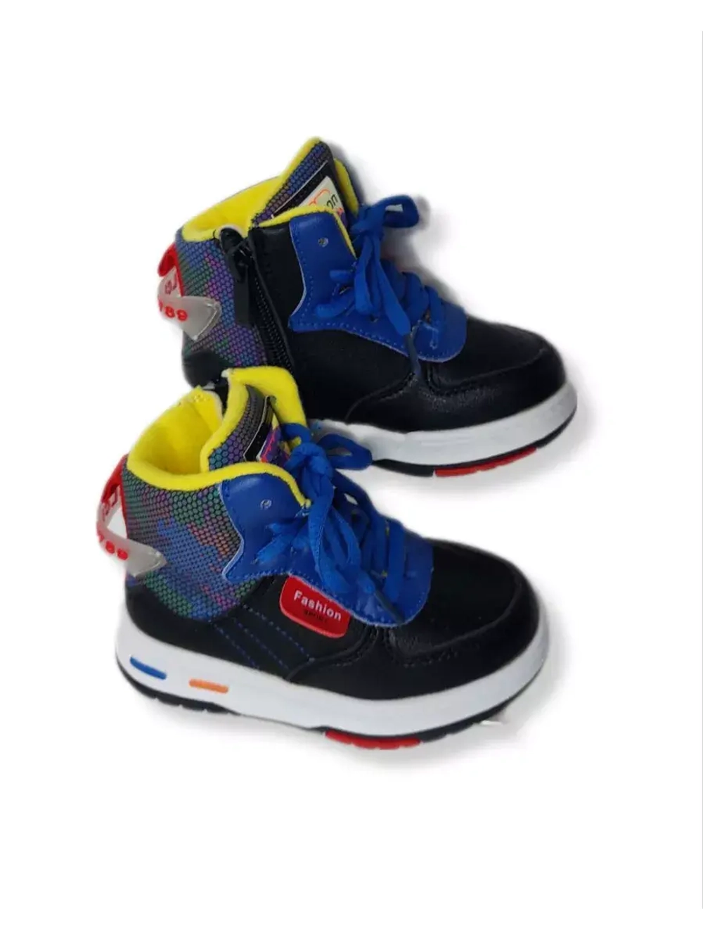 Модные ботинки для мальчика