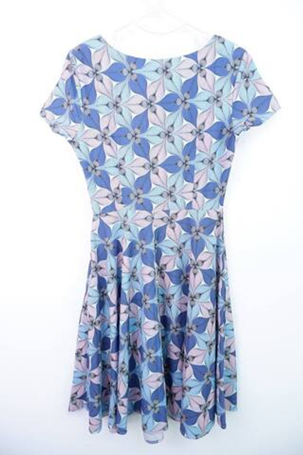 Платье D&T приталенное,визуально на 42 размер