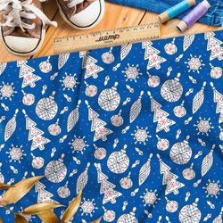 Ткань шелк Армани ёлочные игрушки на синем фоне