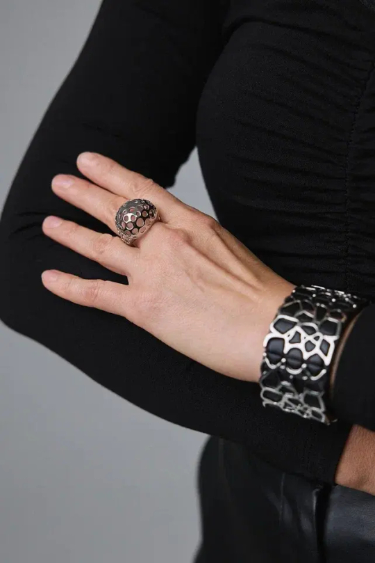 Кольцо разъемное высокое круглое с дырочками, оттенок серебро