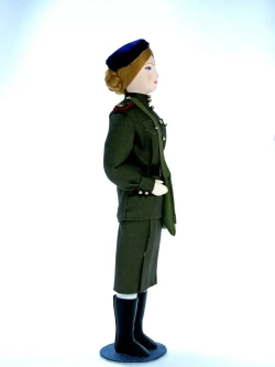 Кукла фарфоровая. Медсестра Красной армии