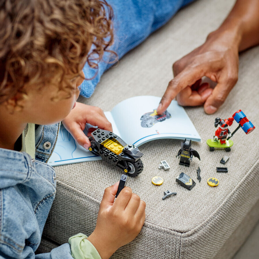 Конструктор LEGO DC Batman 76220 Бэтмен против Харли Квинн