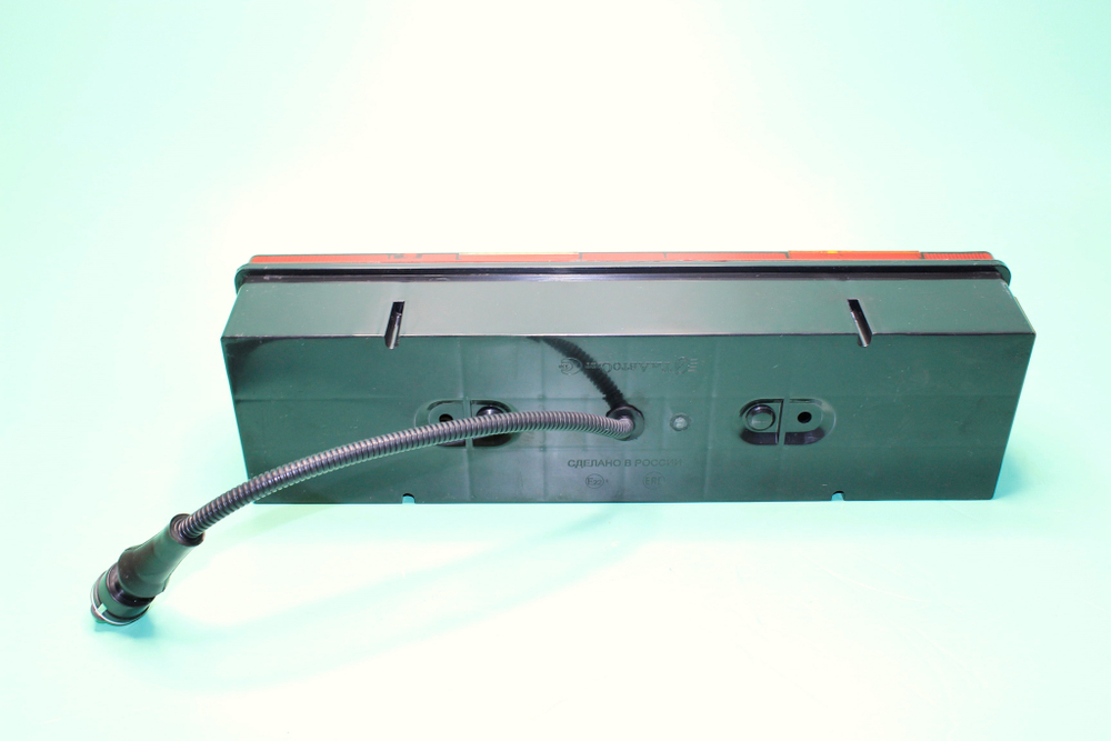 Фонарь задний КамАЗ,МАЗ б/л, разъём СЦАЗ с проводом, правый /56.3776/