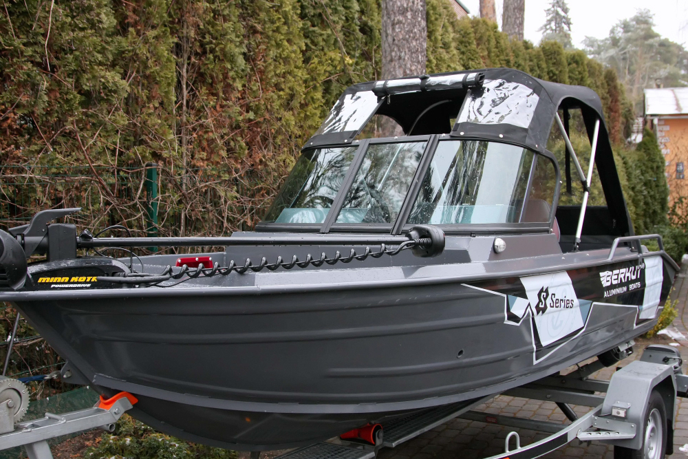Лодка Berkut S-FISHER