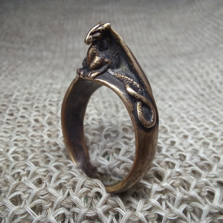Кольцо. Дракон сидящий