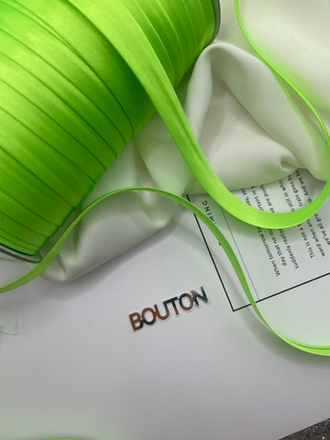 Косая бейка "Gamma" GK-12P 11 - 12 мм №057 ярко-салатовый