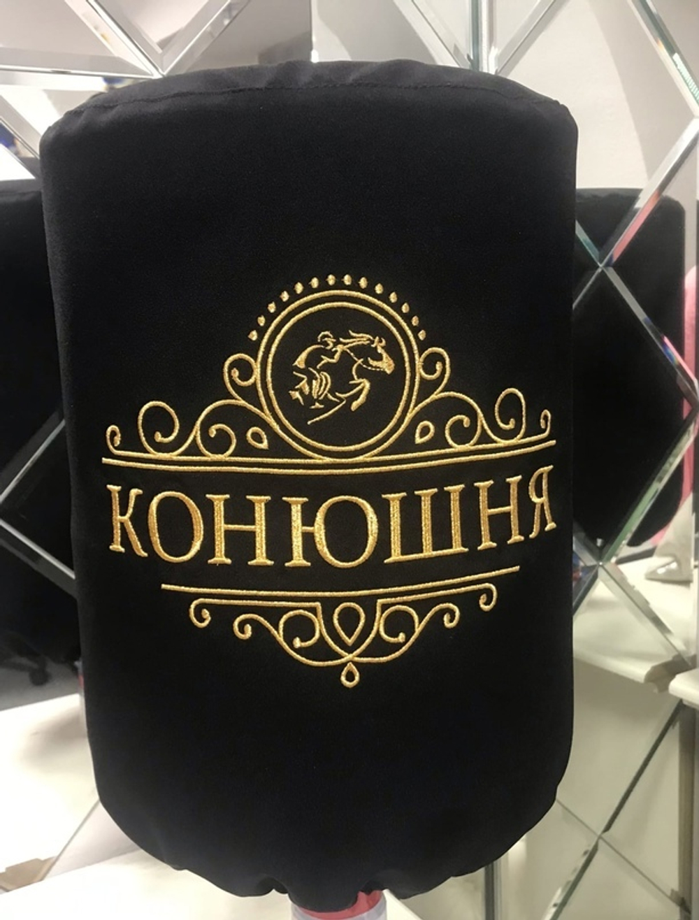 Корпоративная одежда с вышивкой логотипа