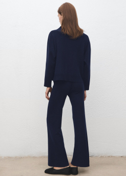 Джемпер с высоким воротом и сборкой