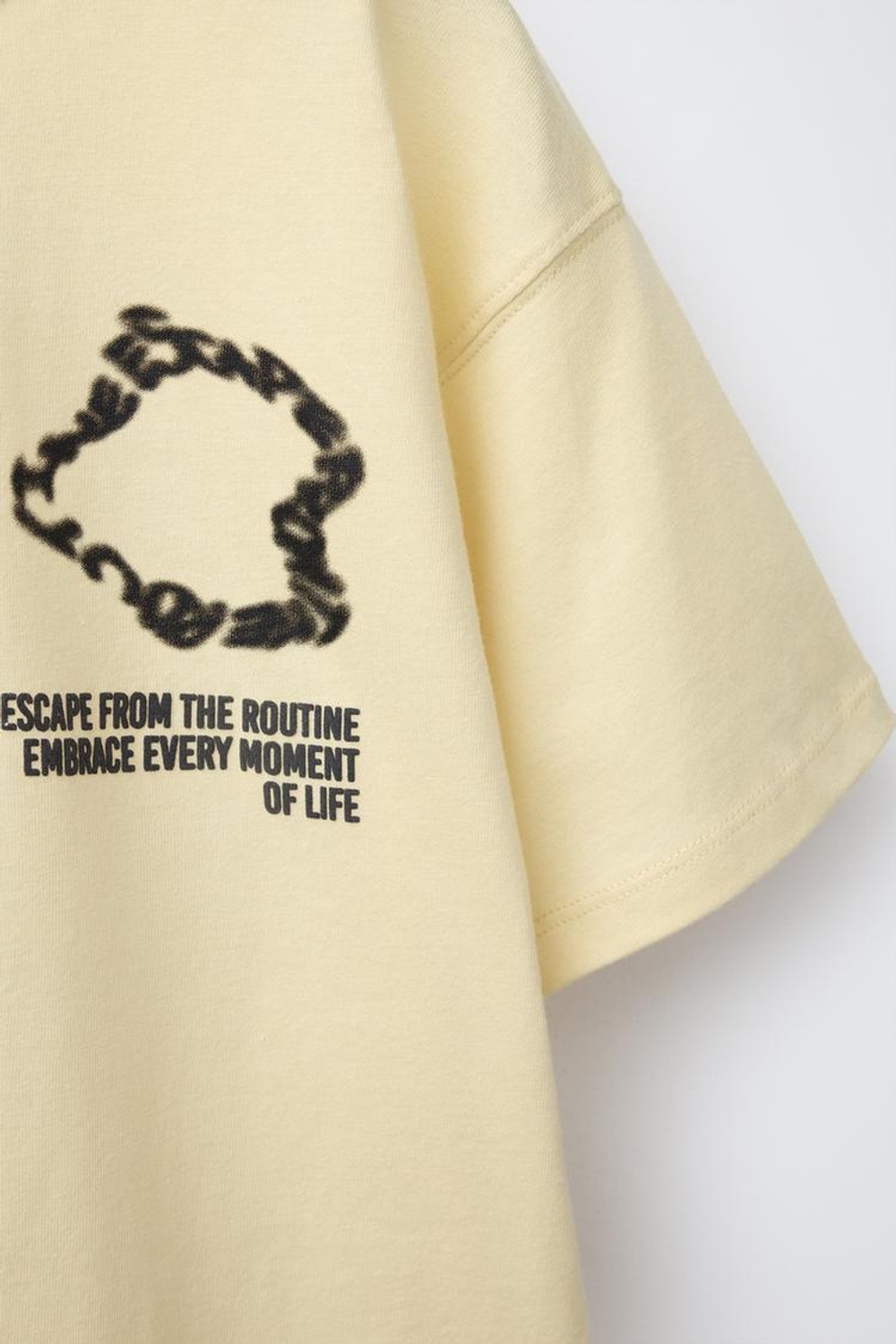 ZARA ФУТБОЛКА С РЕЛЬЕФНОЙ НАДПИСЬЮ, ЖЕЛТЫЙ