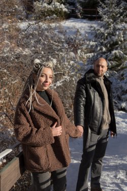 Женская коричневая шуба