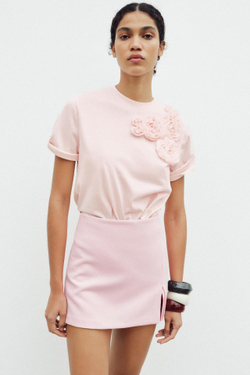 ZARA ФУТБОЛКА С ЦВЕТОЧНЫМ ПРИНТОМ, РОЗОВЫЙ