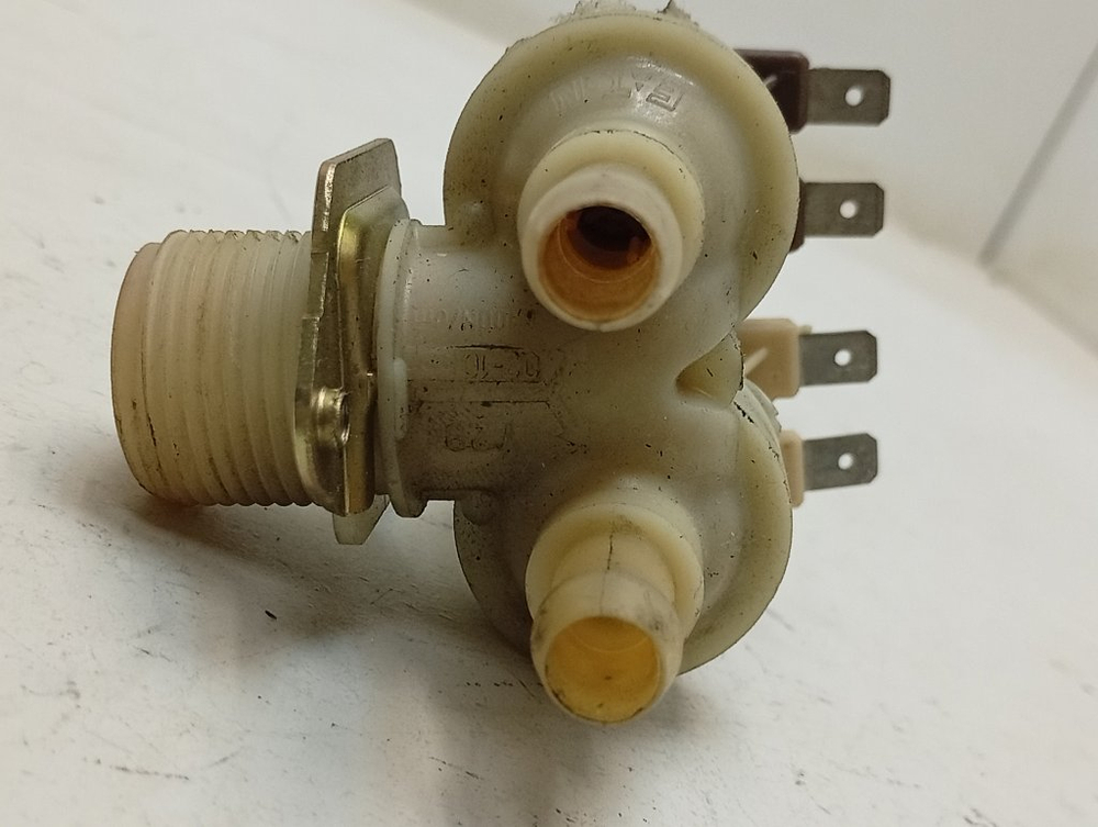 WDN2067WF кт37 Клапан подачи воды для стиральной машины Indesit 401600 б/у