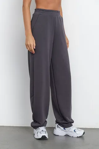 Джоггеры бананы без начеса из премиум футера цвета антрацит