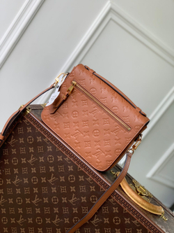 Louis Vuitton Pochette Metis