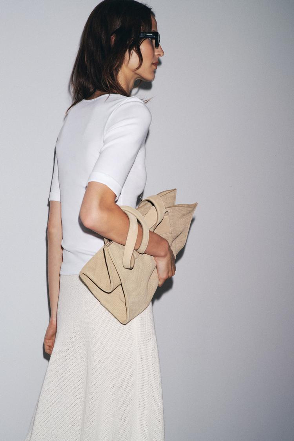 ZARA ХЛОПКОВАЯ ФУТБОЛКА С ЭФФЕКТОМ ПОТЕРТОСТИ, БЕЛЫЙ