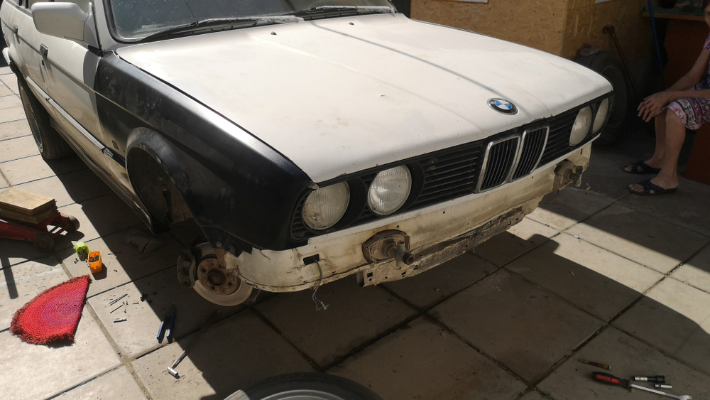 BMW E30 Крыло левое (Реплика "Стекловолокно")