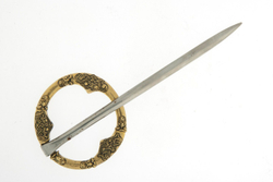 Фибула. Киев 10-11 в. (игла)