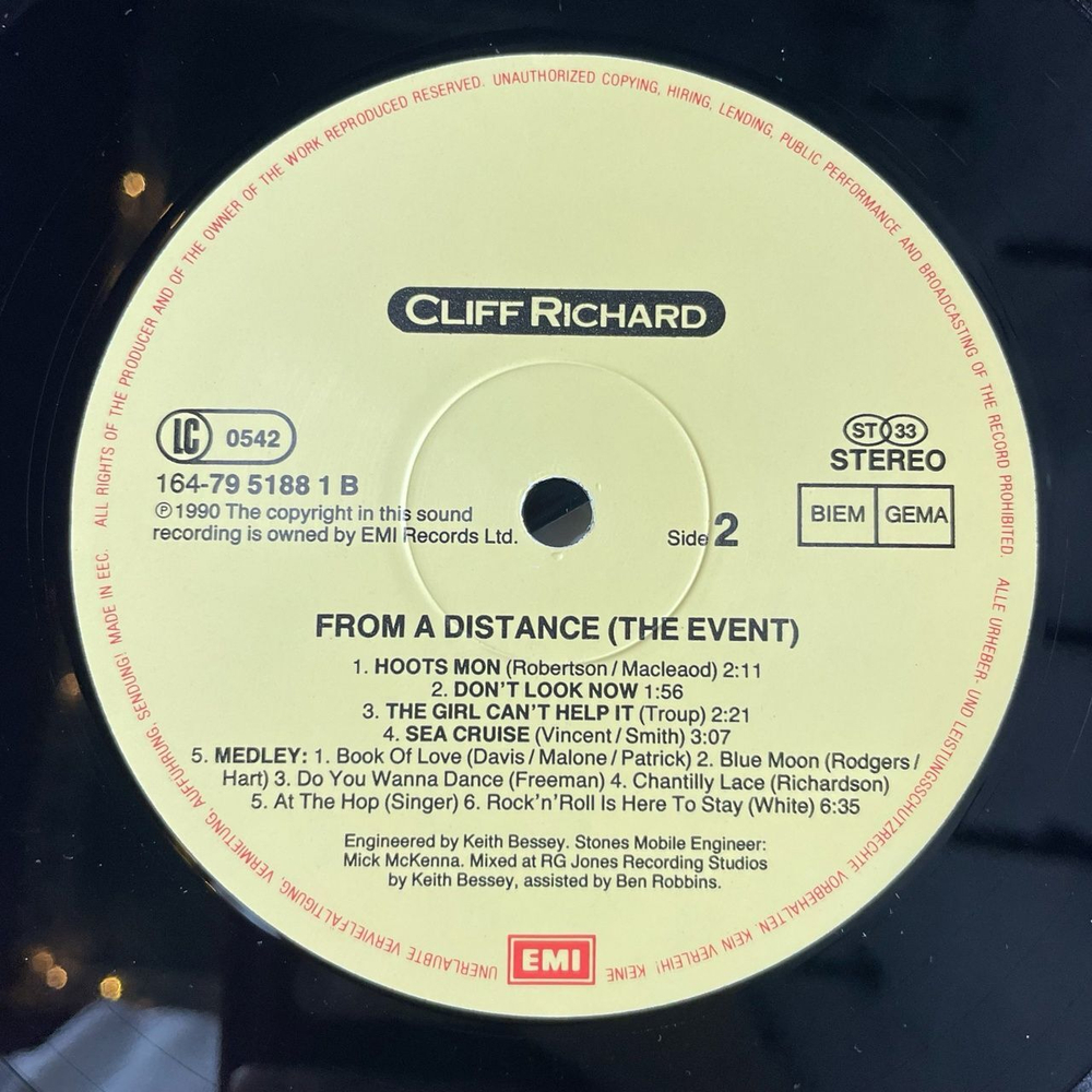 Винтажная виниловая пластинка LP Cliff Richard From A Distance The Event (Germany 1990)
