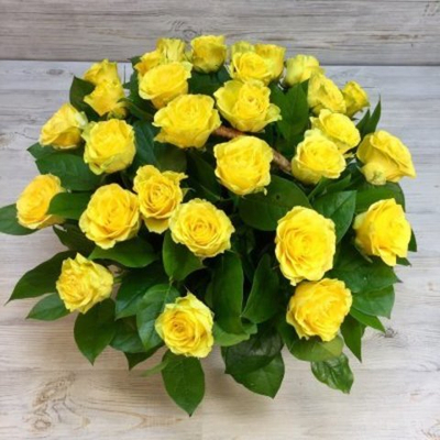 Корзина из 29 желтых роз