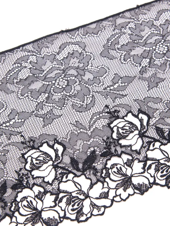 05-123 Вышивка на неэл. сетке 18 см, черный (левая)