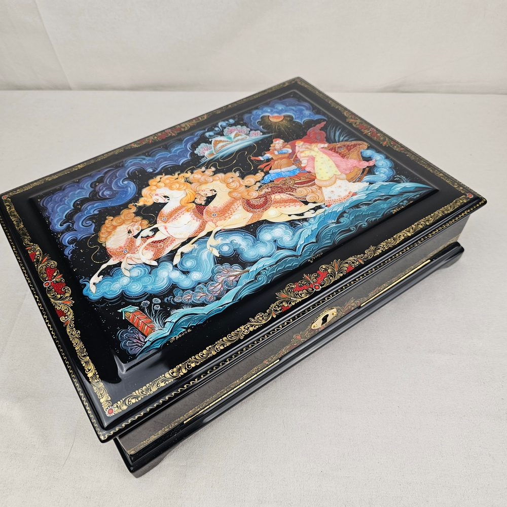 Шкатулка для бумаг А4 "Тройка" с ручной росписью