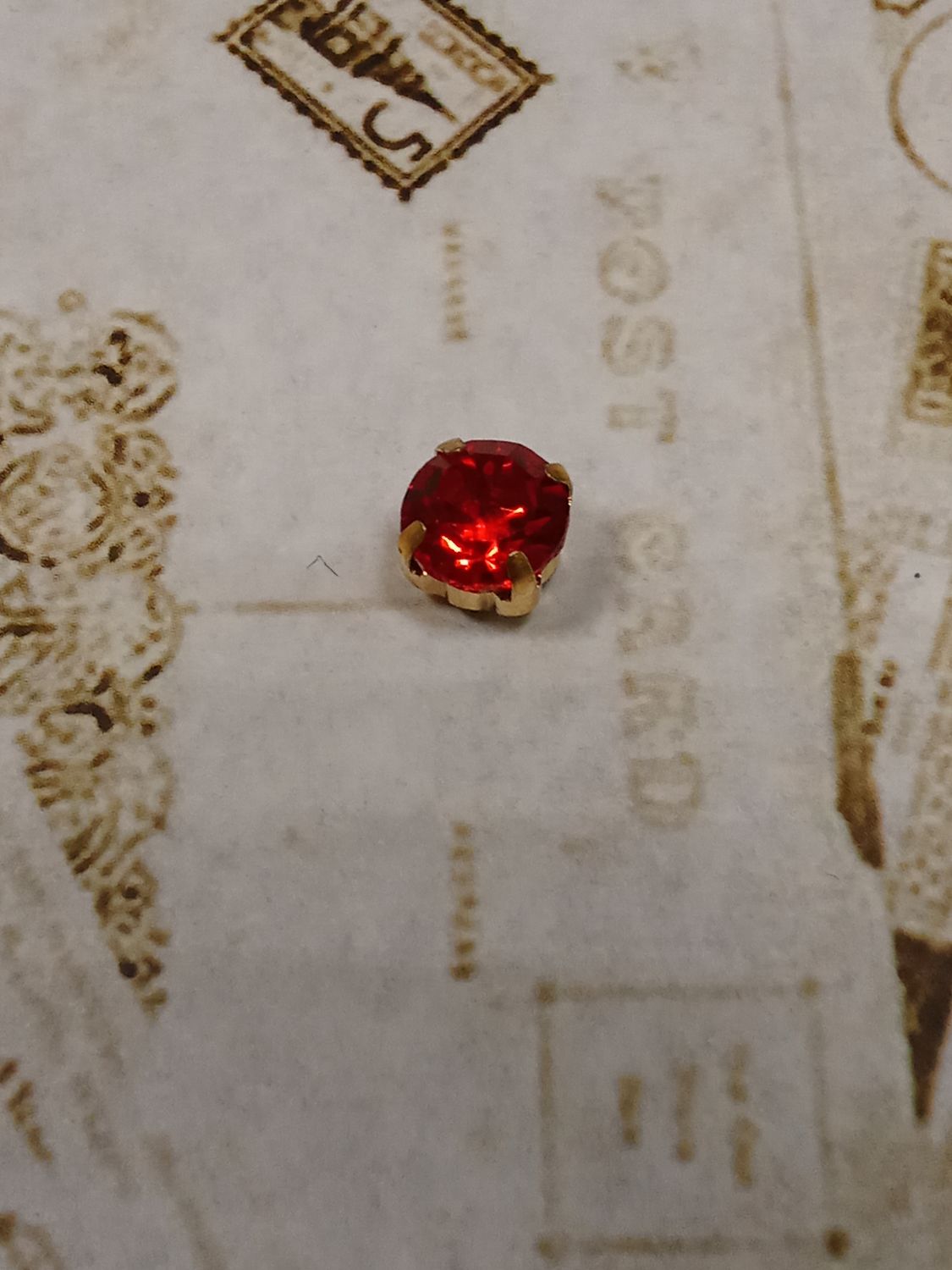 страза в цапках цвет золото-красный 0,5см