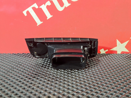 Дефлектор воздушный правый