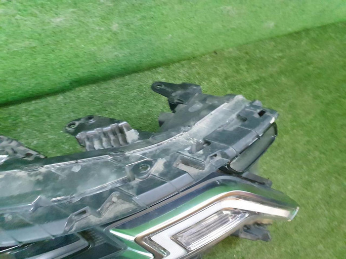 Битая Фара правая Kia Carnival 4 (2020-2023) LED