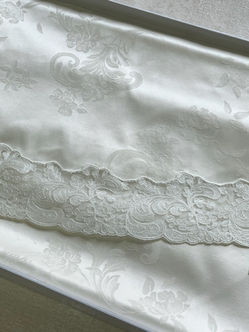 Скатерть 220 и 12 салфеток Palombella Svezia Pizzo-3 сливочные