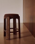 Granite Полубарный табурет из коричневого шенилла и массива ясеня в отделке орех 65 см