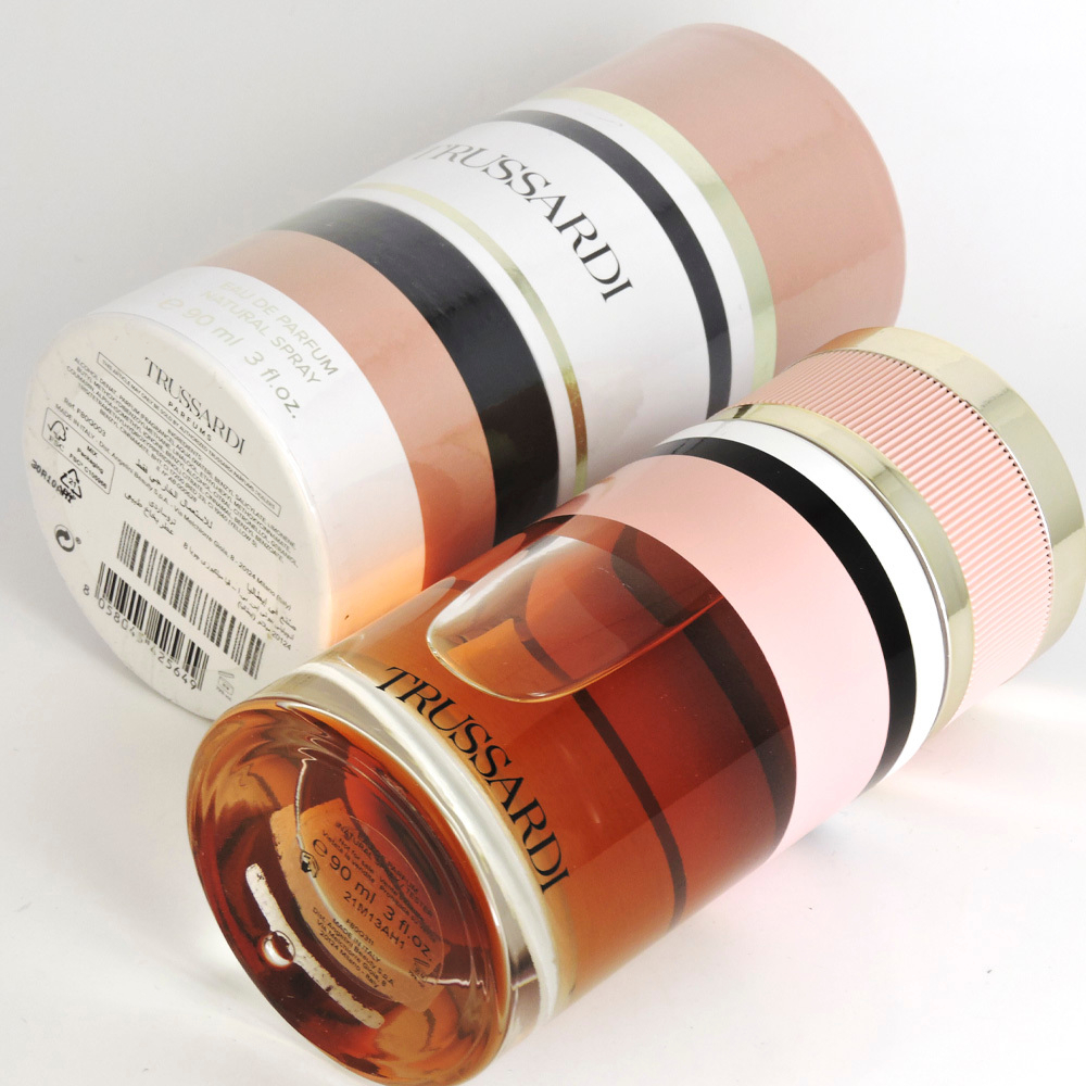 Trussardi Trussardi (Trussardi New Feminine) — парфюмерная вода для женщин.