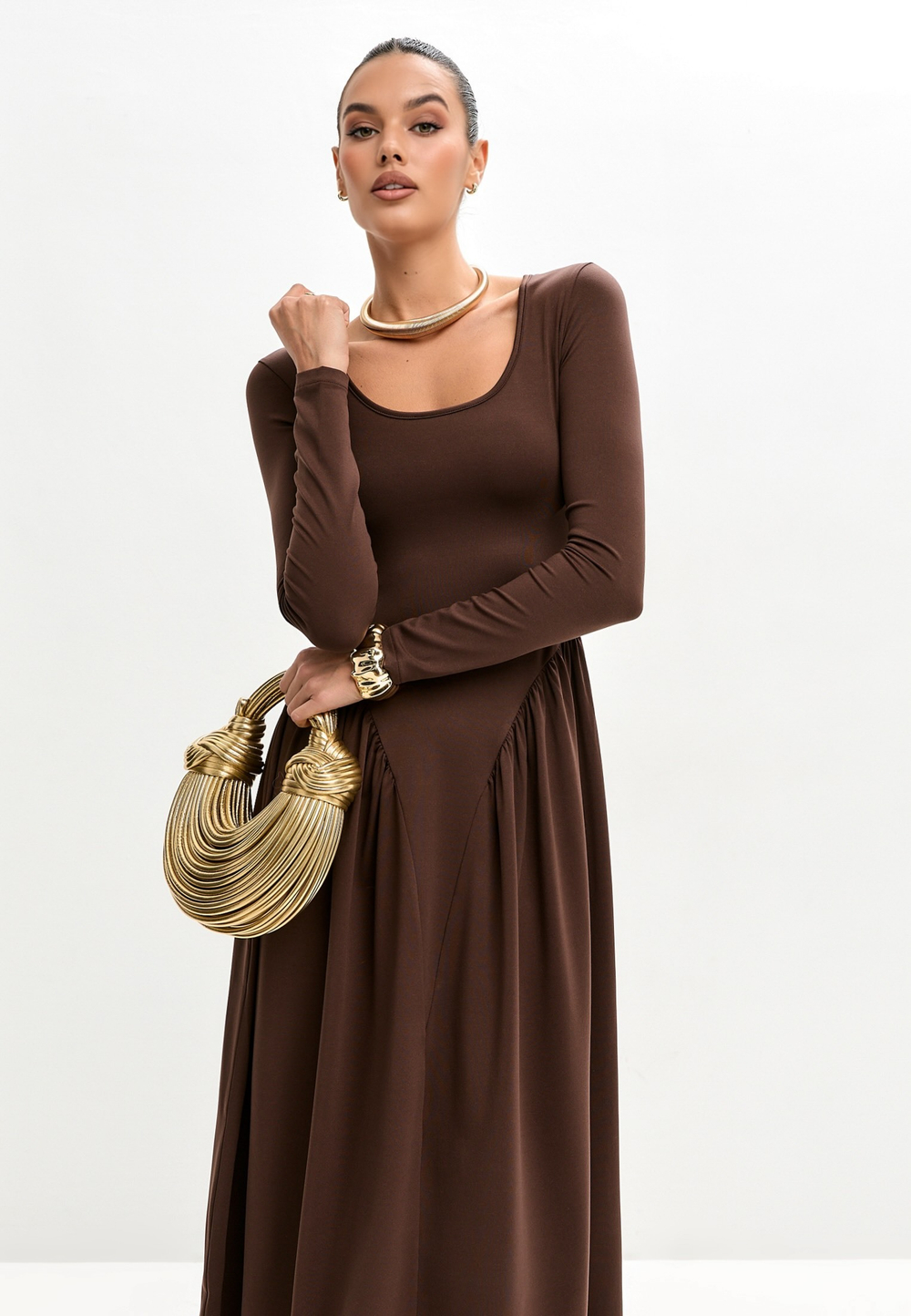 Платье с рукавами и драпировкой