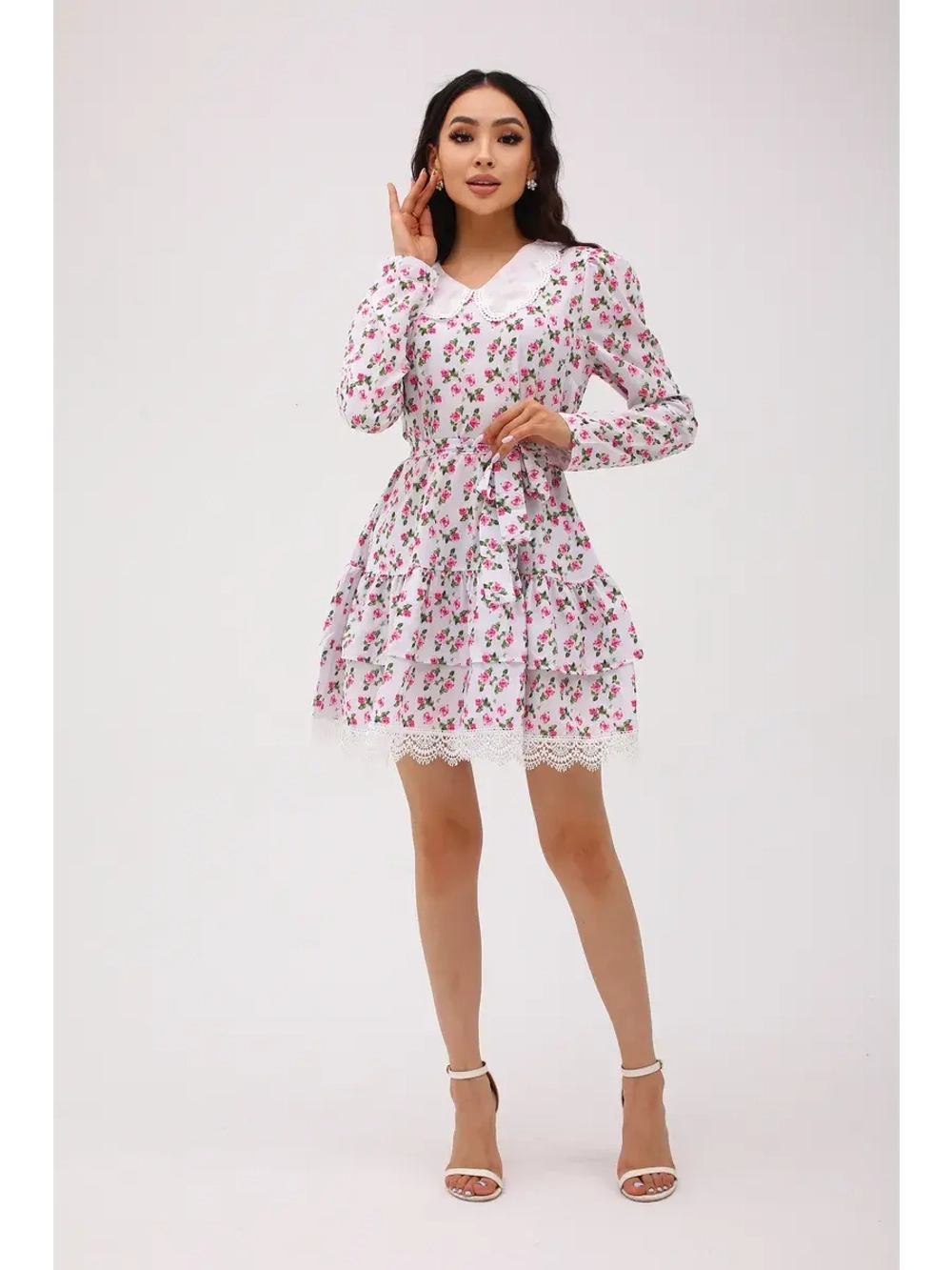 Летнее платье с кружевами короткое в цветочек