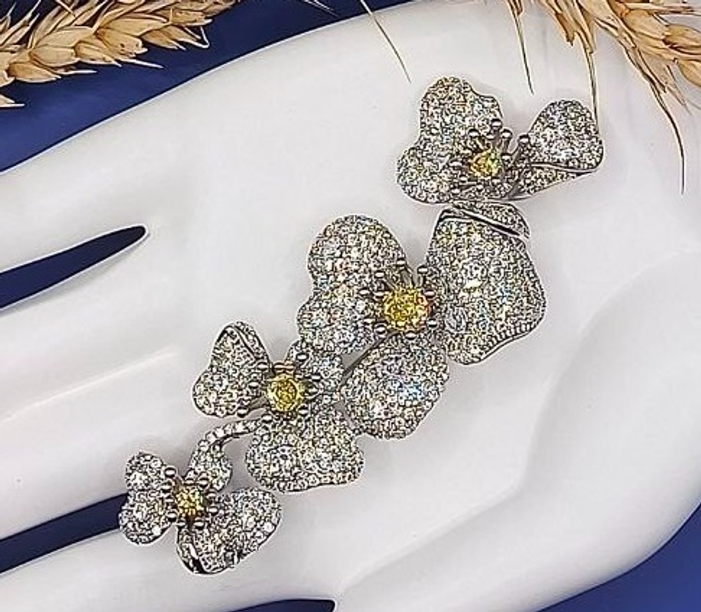 Брошь "Орхидея"из меди и кубическим цирконием.