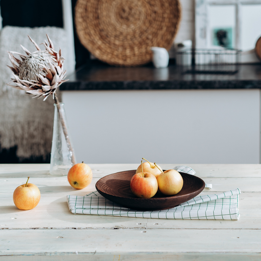 Деревянная текстурированная тарелка Art of Siberia из дерева сибирской сосны T121