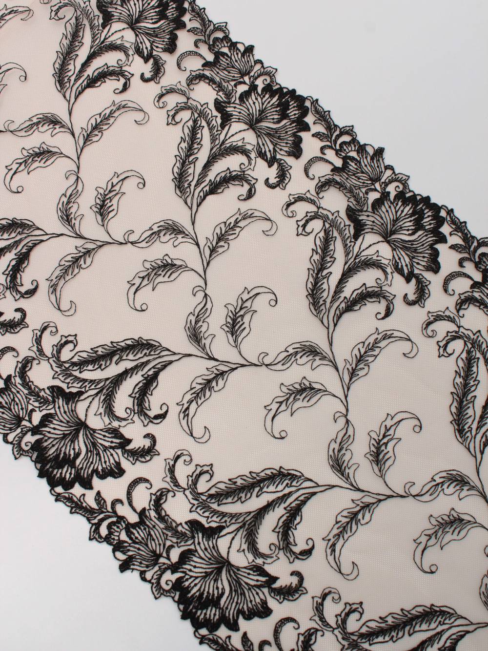 Вышивка на сетке телесная с черным неэластичная ширина 26 см