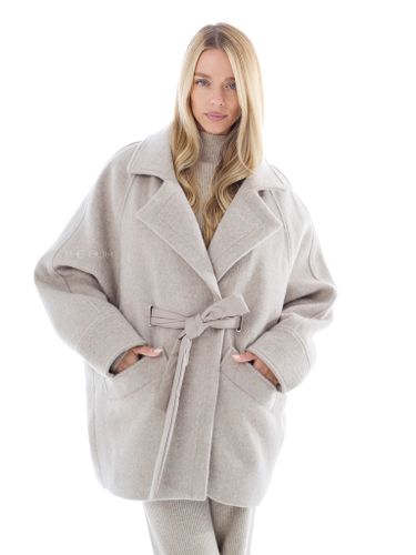 Бежевое пальто-летучая мышь со съемной манишкой и поясом