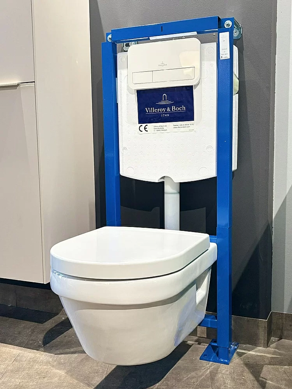 Унитаз подвесной Villeroy&Boch Architectura 568CDR01 альпийский белый, с крышкой микролифт, с инсталляцией