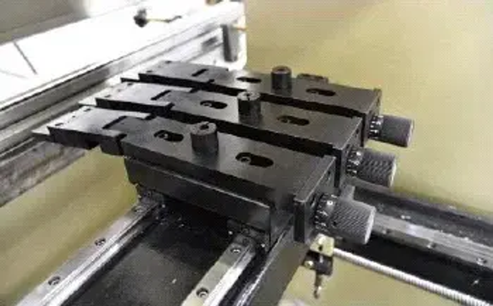 Гидравлический листогибочный пресс B-Power 125/3200