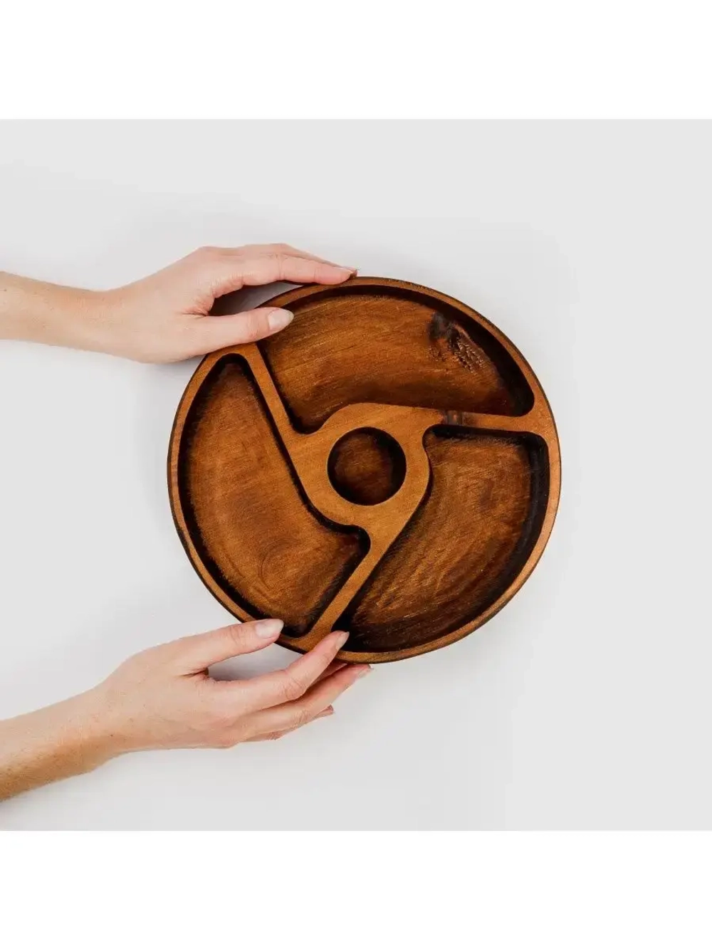 Деревянная менажница с 4 отсеками из кедра