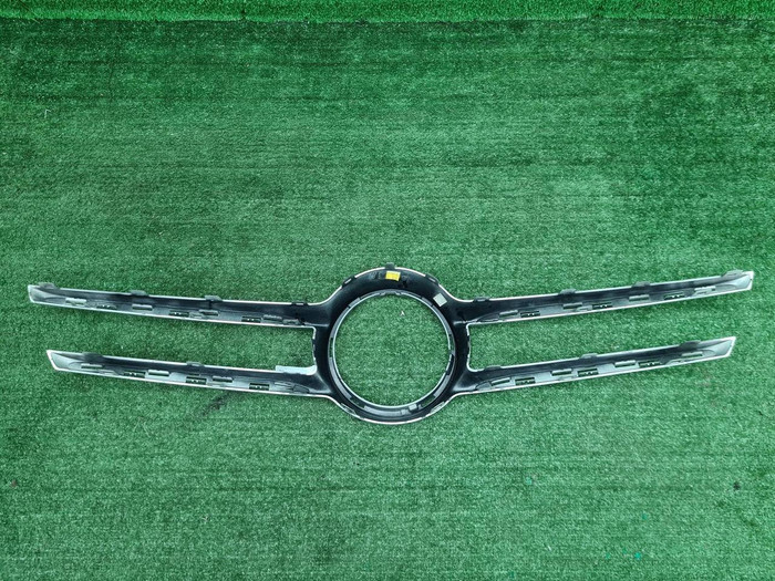 Накладка решетки радиатора Mercedes V W447 (14-нв)