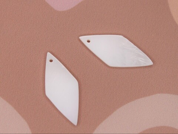 Подвеска перламутр ромб 30х13 мм